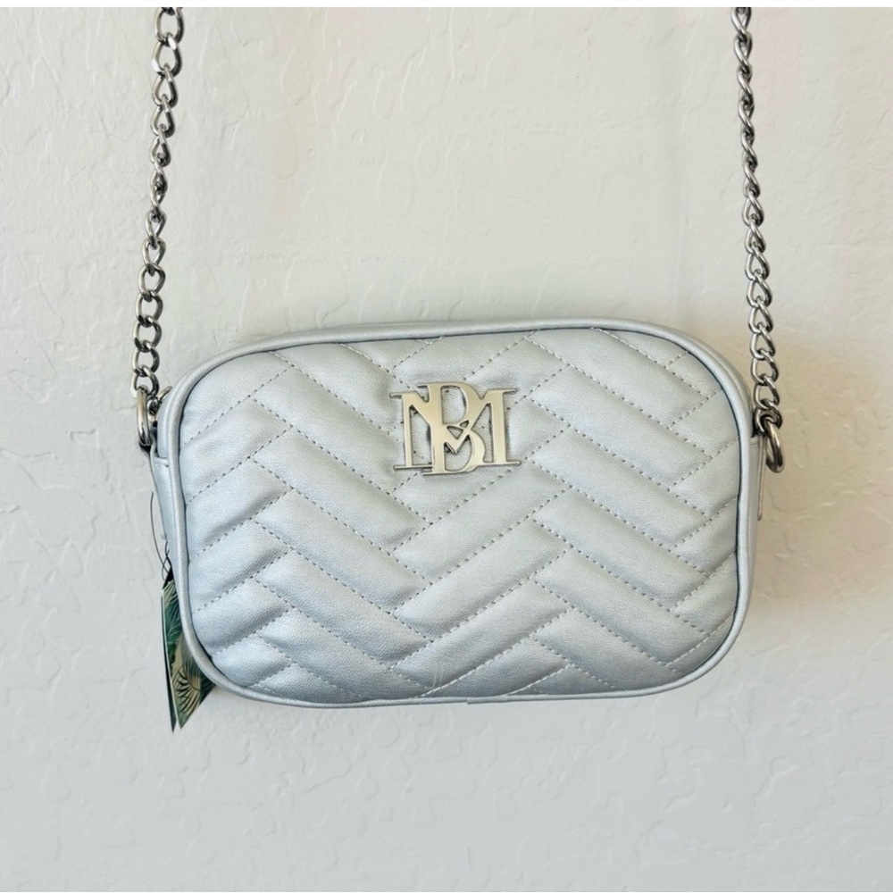 Badgley Mischka Metallic Silver Quilted Crossbody Bag with Chain Strap/NWT - Picture 3 of 8